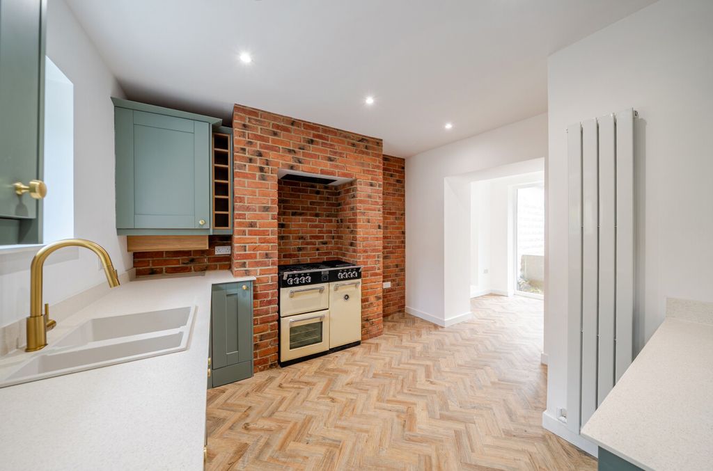 Property photo 2 of 19 1535317-20-6Acce5...