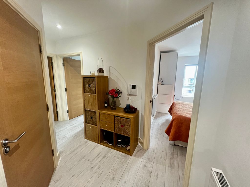 Property photo 2 of 15 Hallway.Jpg