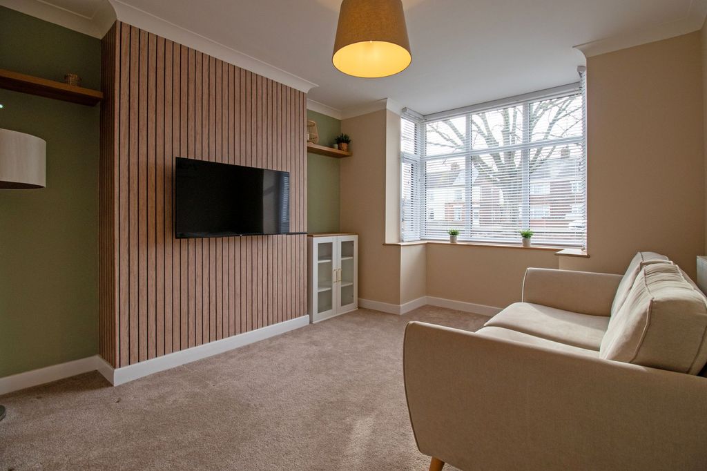 Property photo 2 of 22