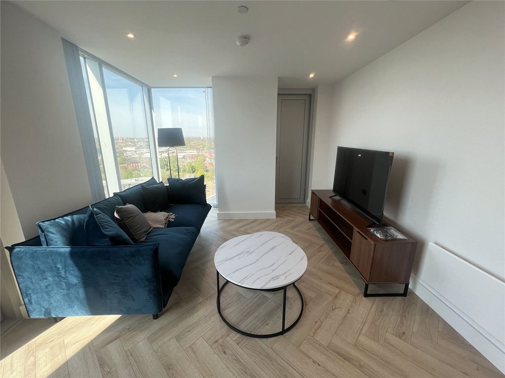 Property photo 3 of 42 Picture No. 06