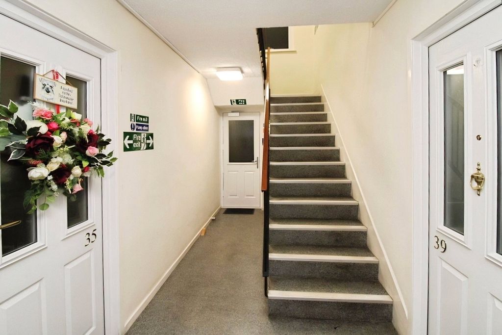 Property photo 2 of 12 Entrance Hall