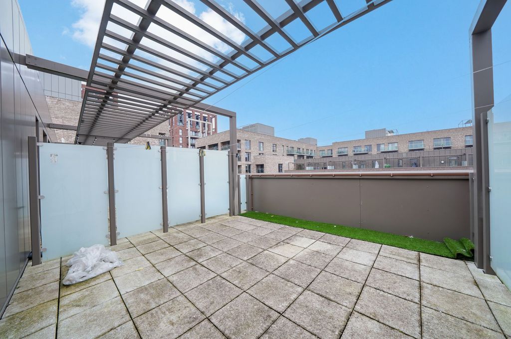 Property photo 2 of 24