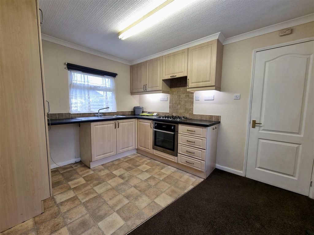 Property photo 2 of 10 Kitchen.Jpg