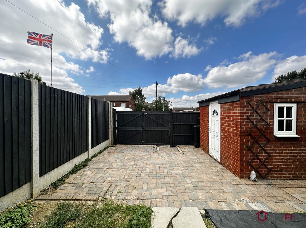 Property photo 2 of 21