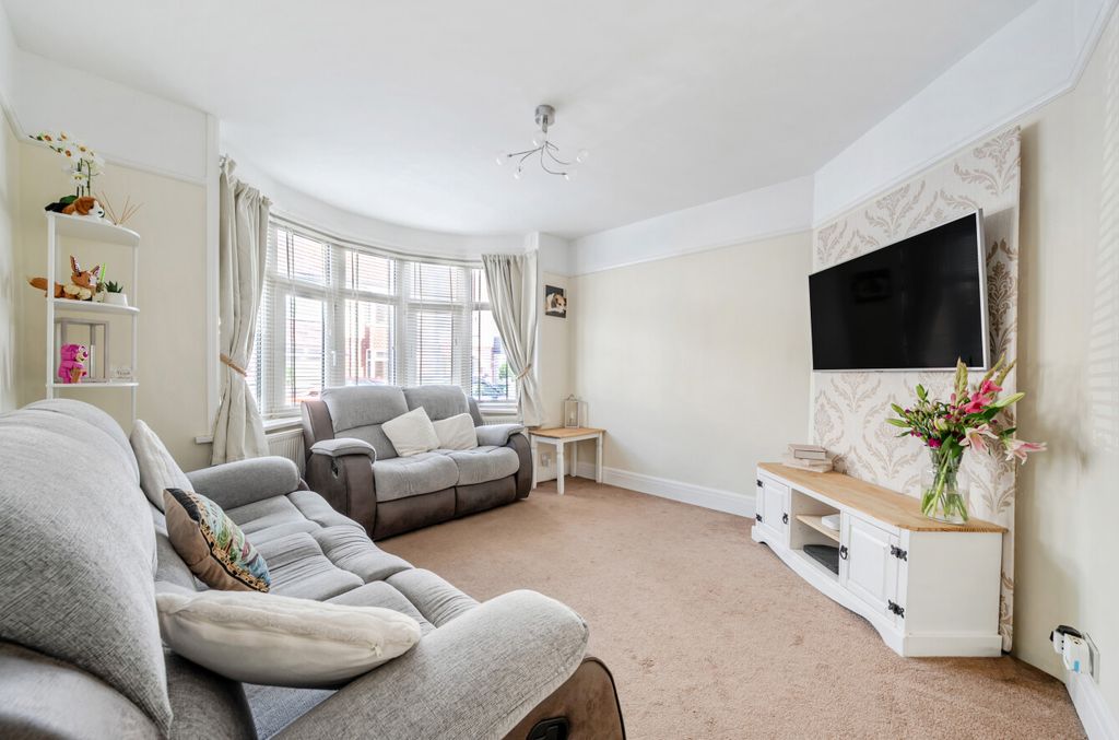 Property photo 2 of 12 1509761-1-6A8850E...