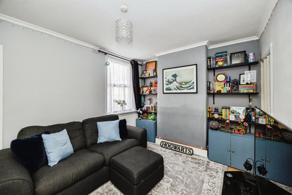 Property photo 3 of 13