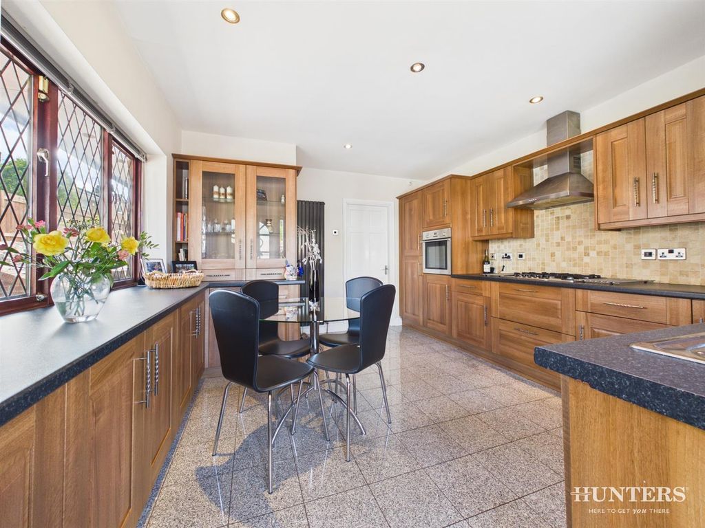 Property photo 2 of 40 Cam05287G0-Pr0216-Still001.Jpg