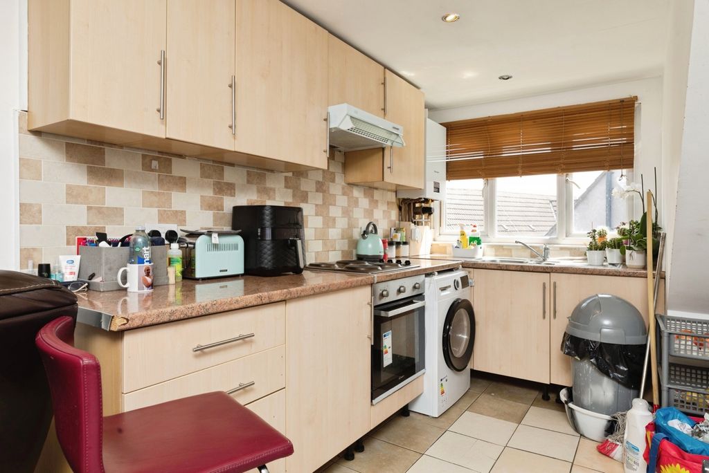 Property photo 2 of 17 Photo