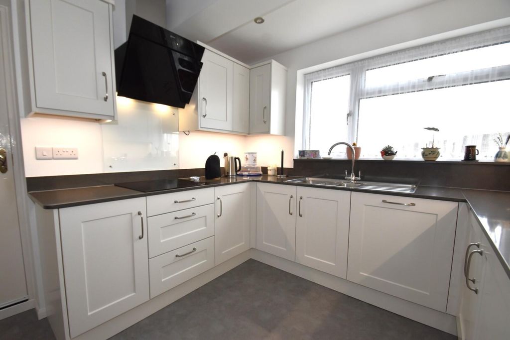 Property photo 3 of 19 Seddons Tiverton