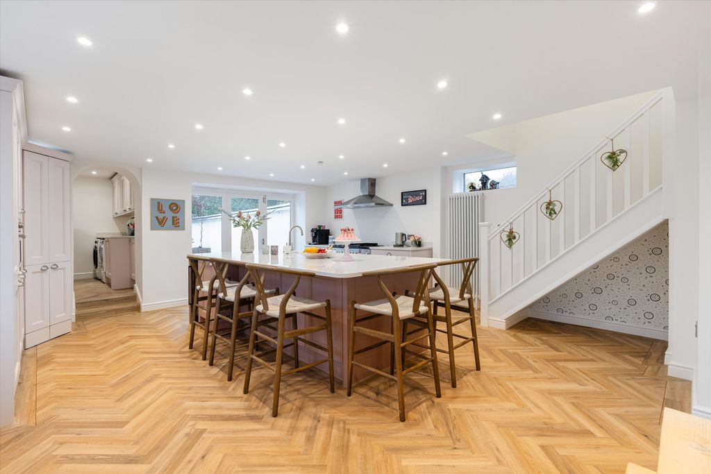 Property photo 3 of 19 Image