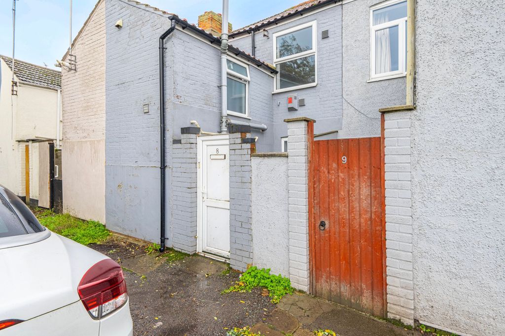 Property photo 1 of 9