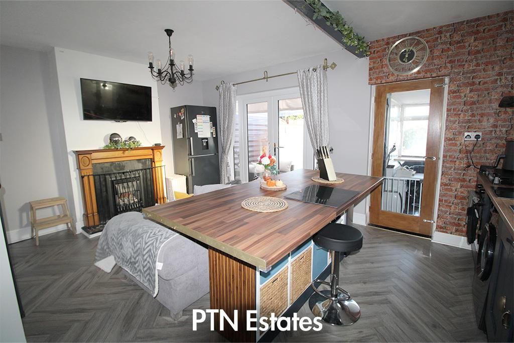 Property photo 3 of 10 Kitchen.Jpg