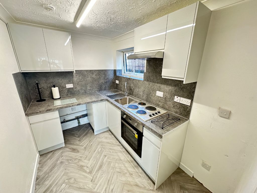Property photo 3 of 6 5204293