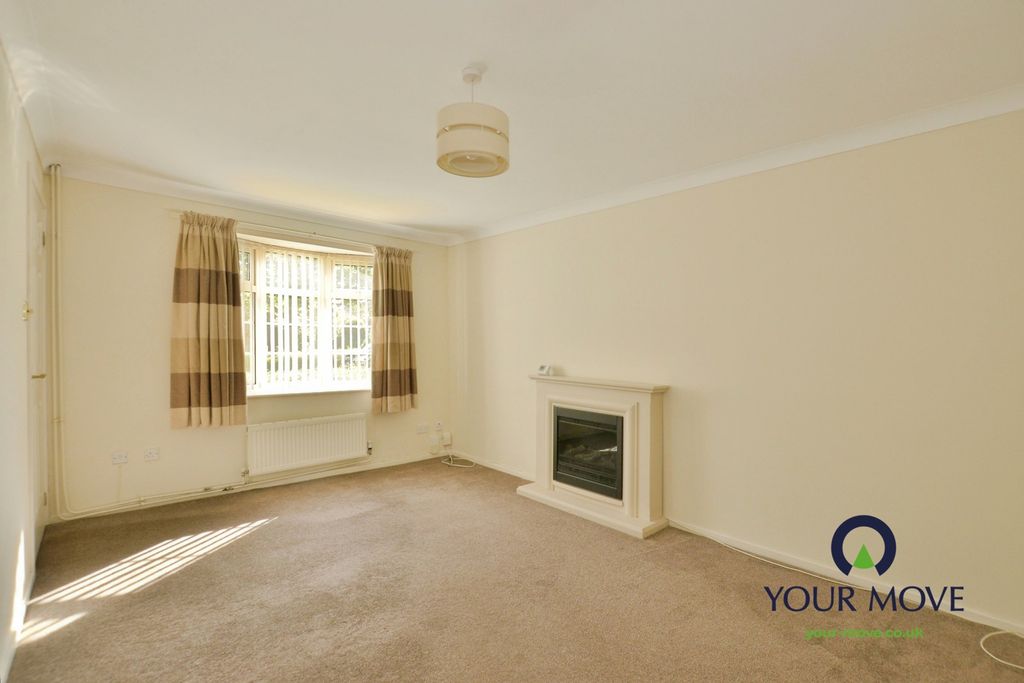 Property photo 3 of 17 Lounge/Dining