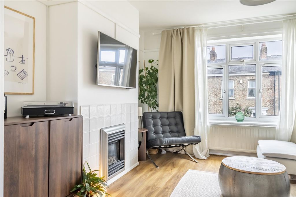 Property photo 3 of 12 6Ah-2.Jpg
