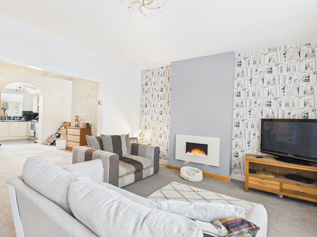 Property photo 3 of 18 Cam03729G0-Pr0203-Still018