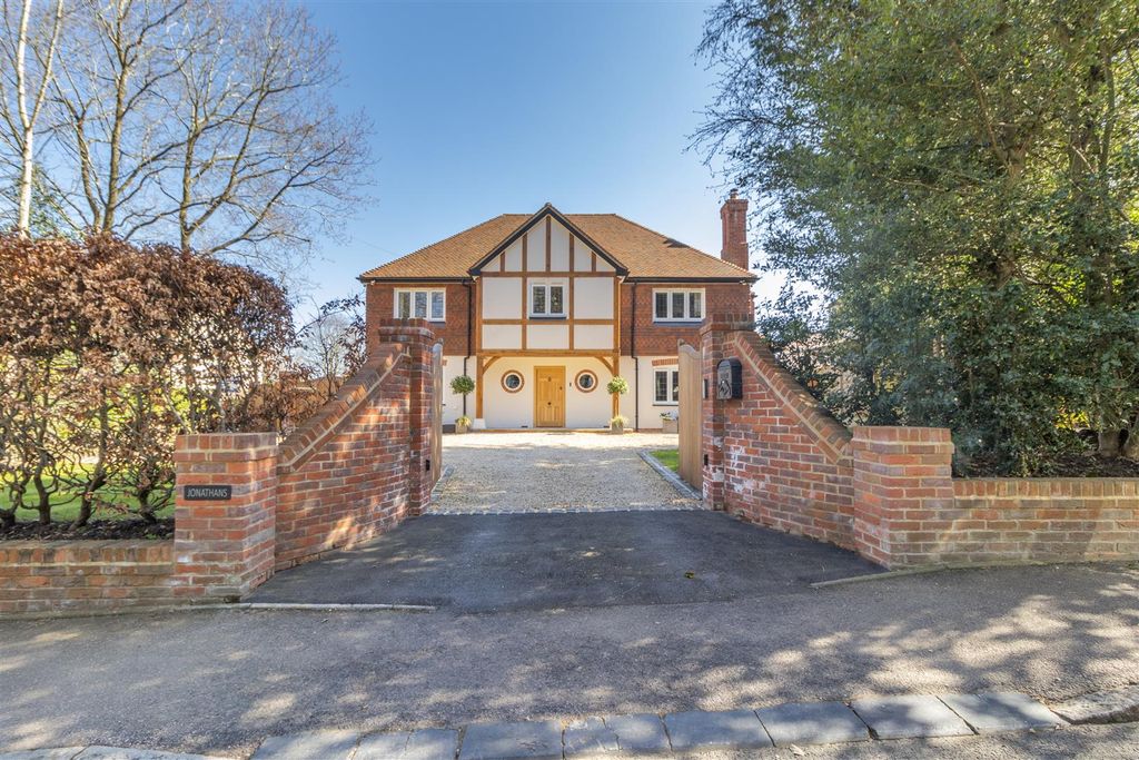 Property photo 1 of 19 8642397-Exterior17.Jpg