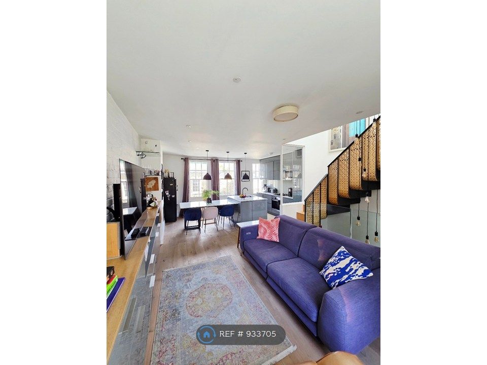 Property photo 1 of 19 Lounge