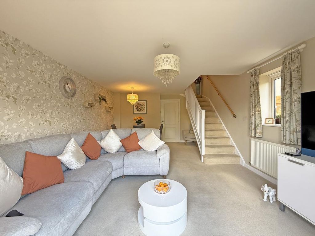 Property photo 2 of 17 Grassendale Avenue 39 - Lounge Front...Jpg