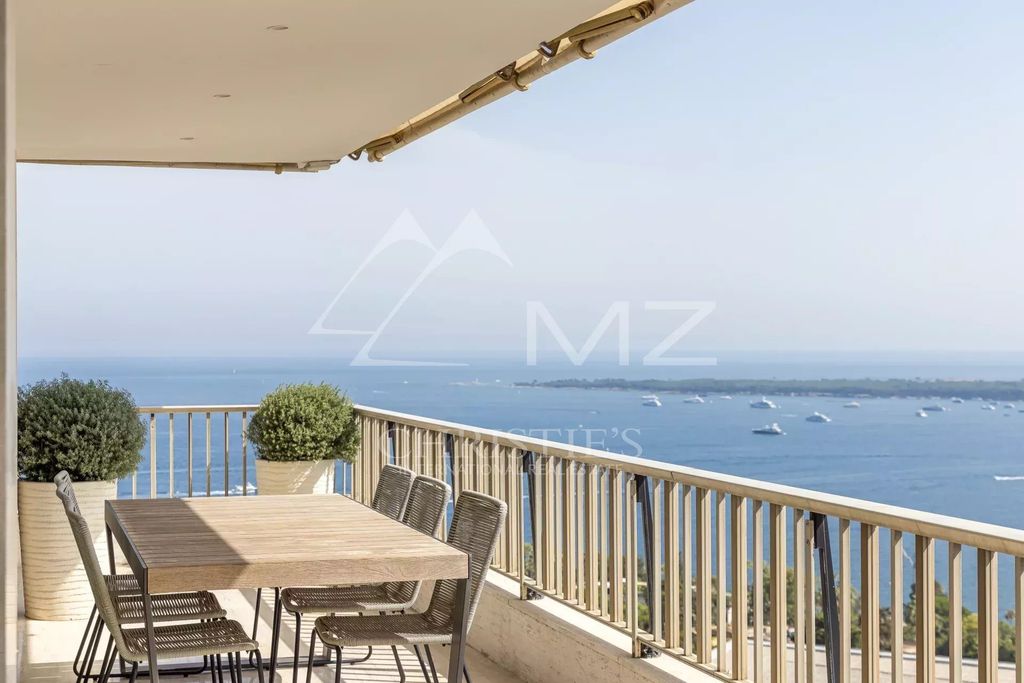 Property photo 1 of 20 Contemporary 4-Room Apartment With Panoramic Sea View
