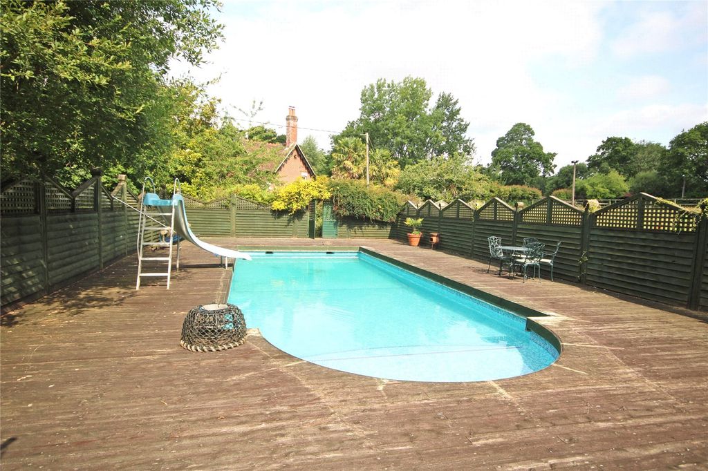 Property photo 2 of 24 Picture No. 33