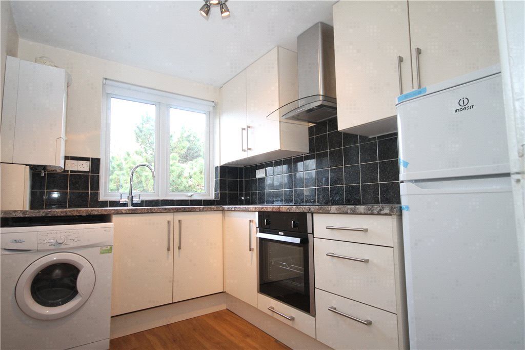 Property photo 2 of 6 Kitchen