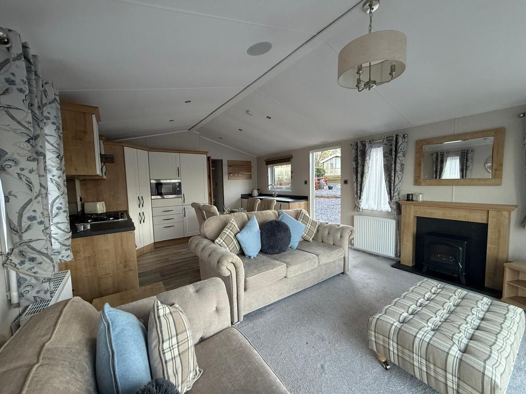 Property photo 3 of 25