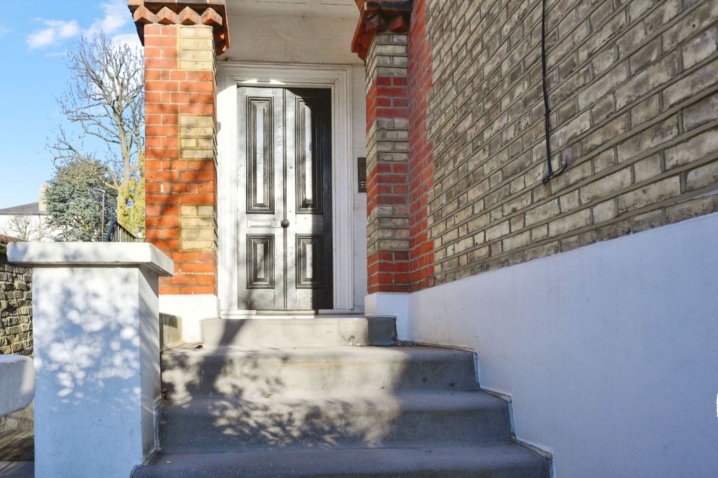 Property photo 2 of 20