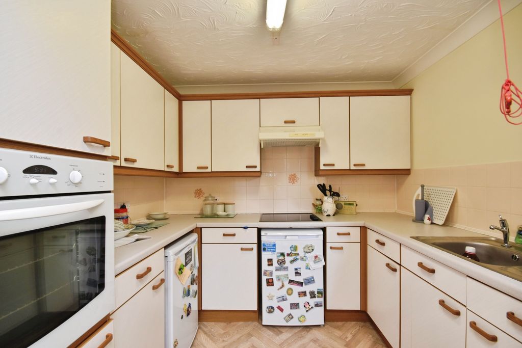 Property photo 3 of 13 Kitchen