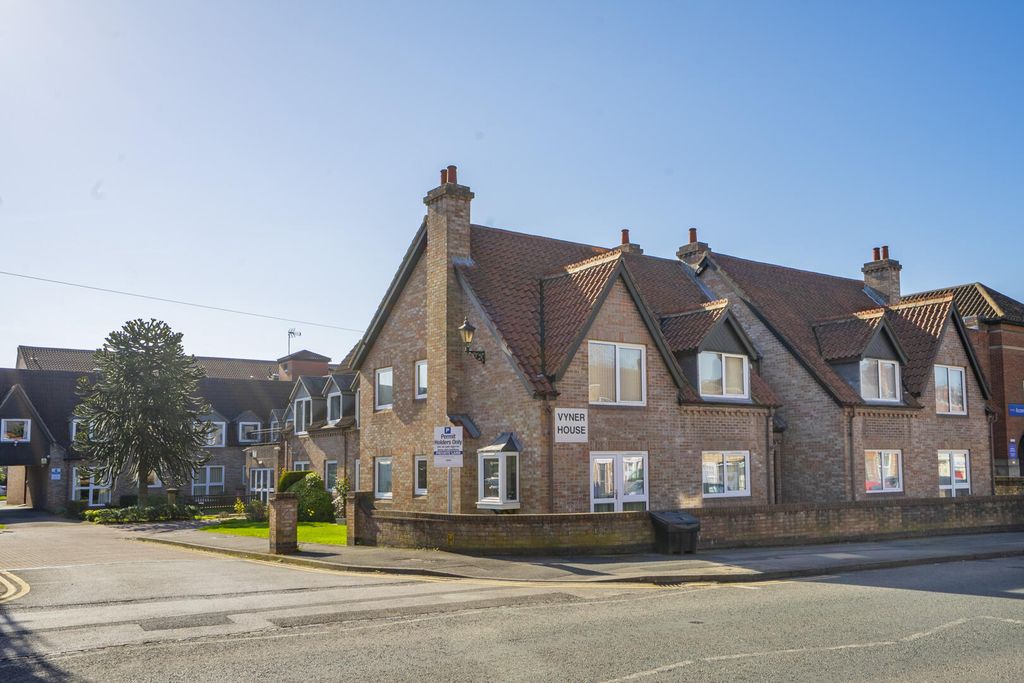 Property photo 1 of 13 Front (Exterior)