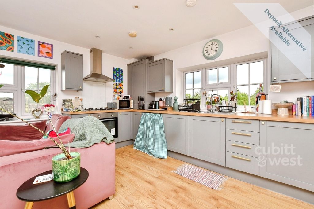 Property photo 2 of 12 Kitchen
