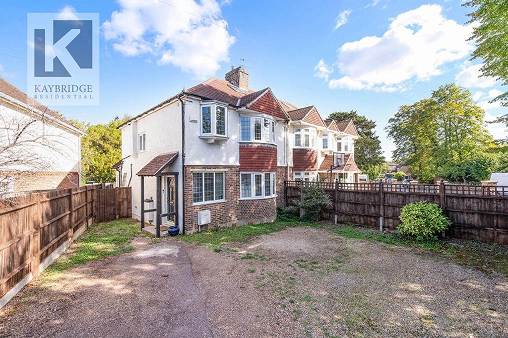 Property photo 1 of 13 Elmwood Drive, Epsom - Kt17 2Nn