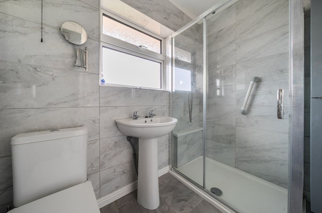 Property photo 3 of 18 1404250-12-697A28...