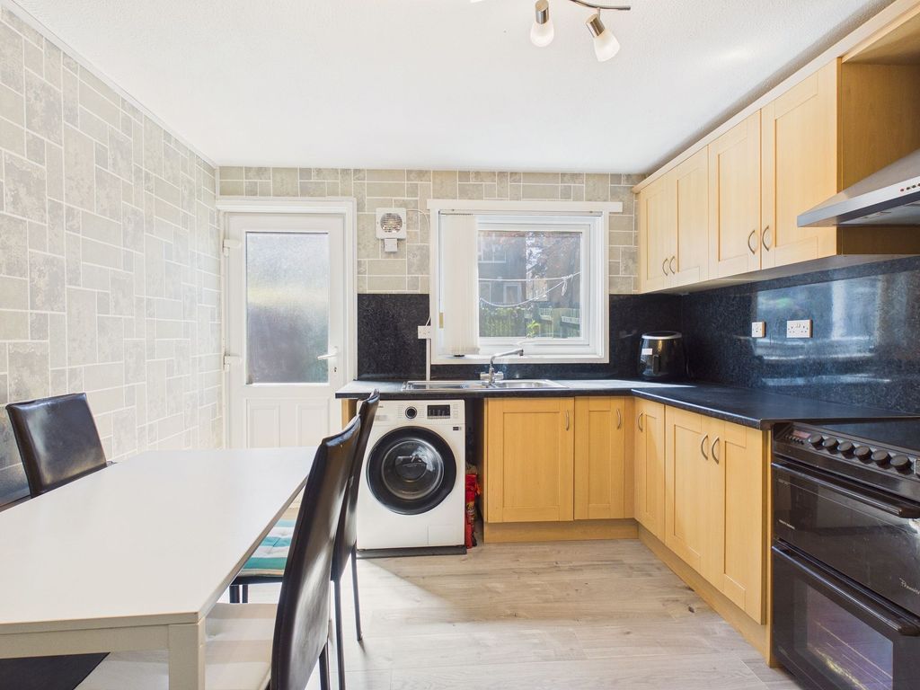 Property photo 3 of 11 Dining Kitchen