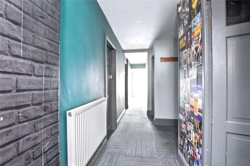 Property photo 3 of 8 Picture No. 06