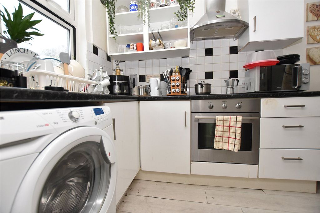 Property photo 3 of 10 Picture No. 02