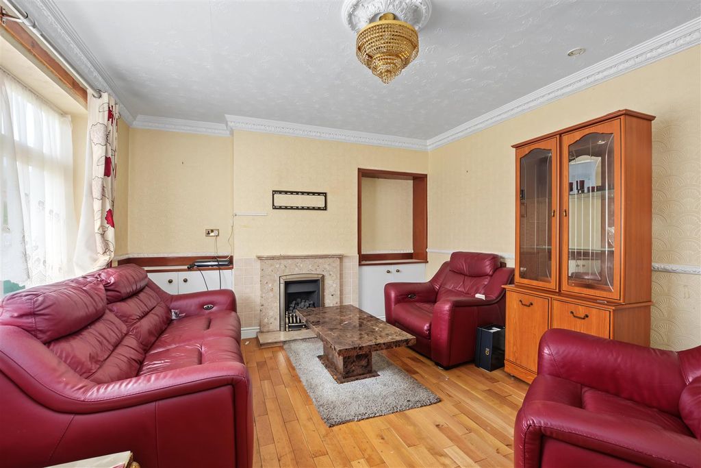 Property photo 3 of 11 Lounge_3.Jpeg