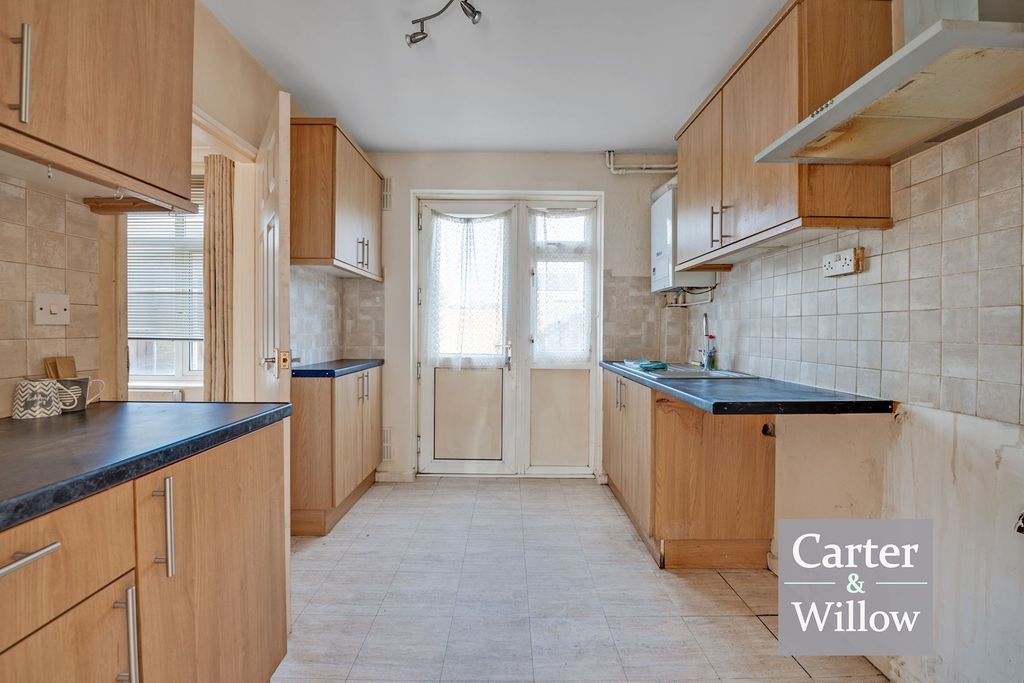 Property photo 3 of 12 Kitchen 