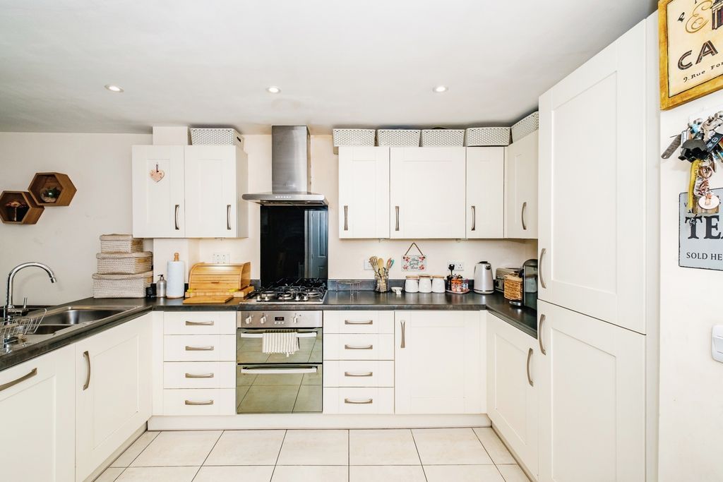 Property photo 2 of 16 Photo