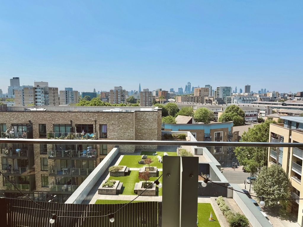 Property photo 2 of 17 Chorley Court, E14