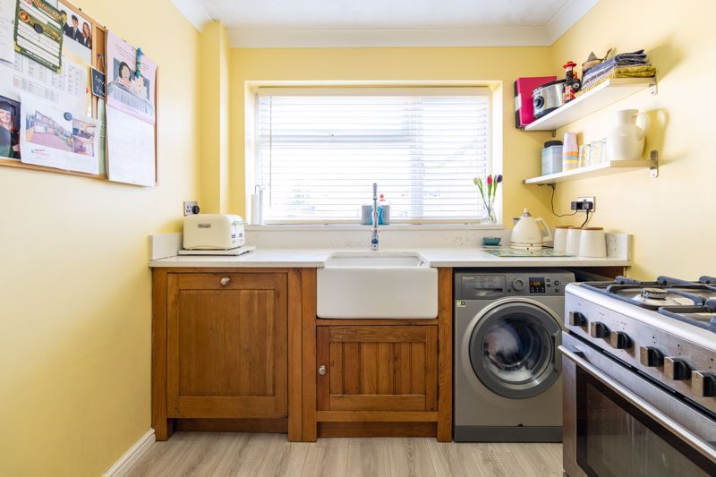 Property photo 3 of 18 Kitchen