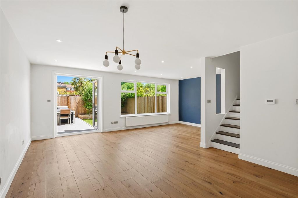 Property photo 2 of 15 13 Leeward Gardens-4.Jpg