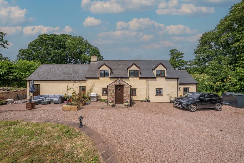 Property photo 2 of 43