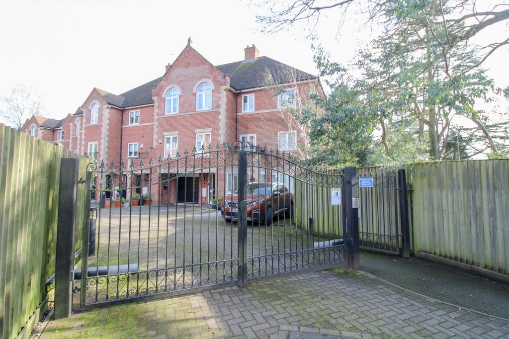 Additional image 22 of 4 bed semi-detached house for saleElm Tree Court, Stoneygate LE2