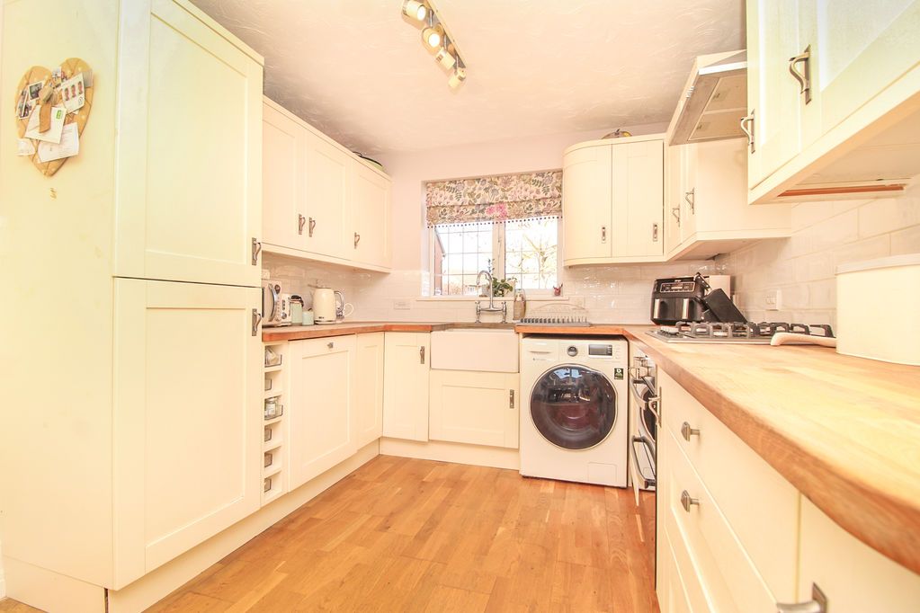 Property photo 3 of 20 Kitchen