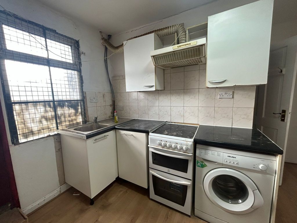 Property photo 1 of 3 1 Bed Flat To Rent High Street, Southall Ub1