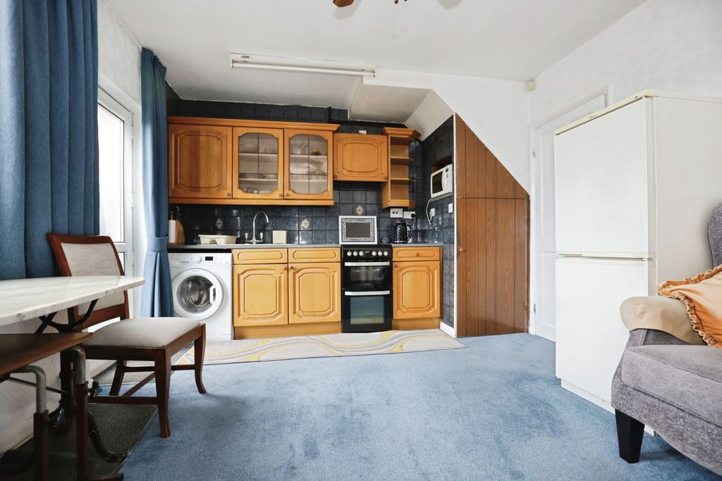 Property photo 2 of 16 Photo