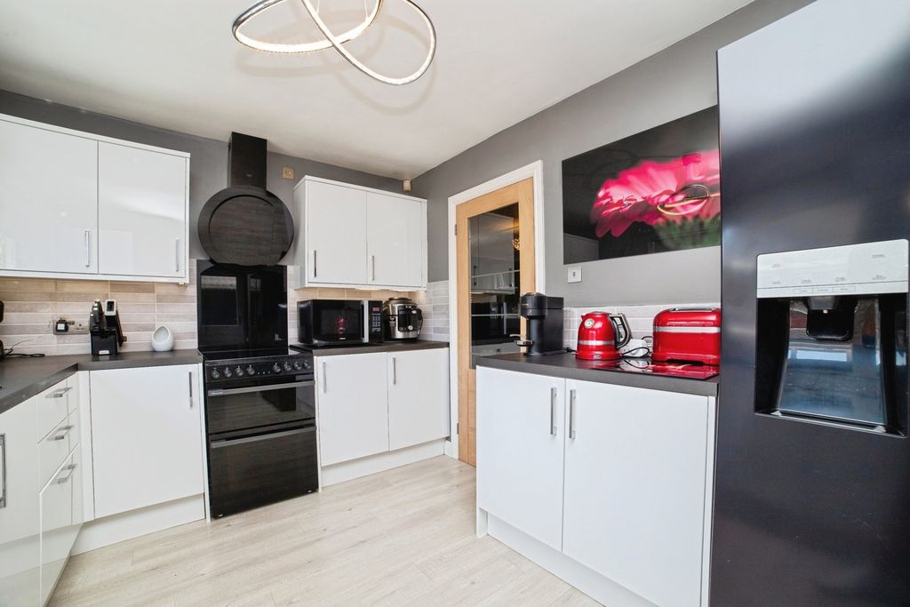 Property photo 3 of 45 Kitchen