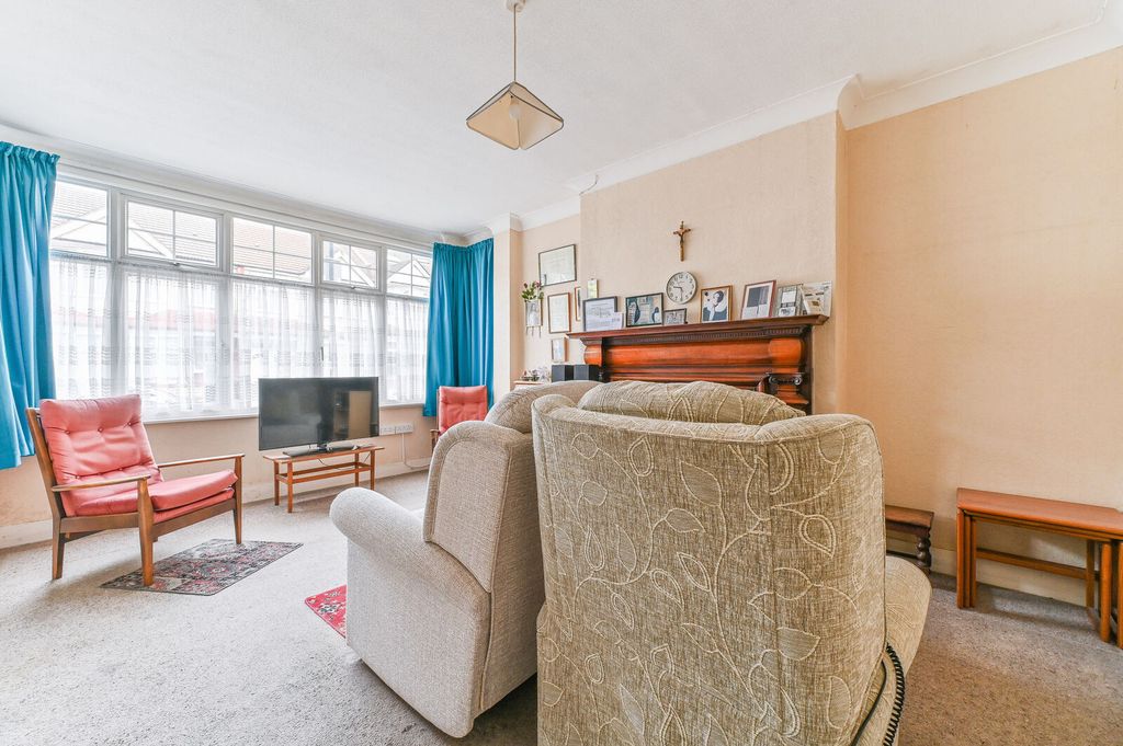 Property photo 2 of 11
