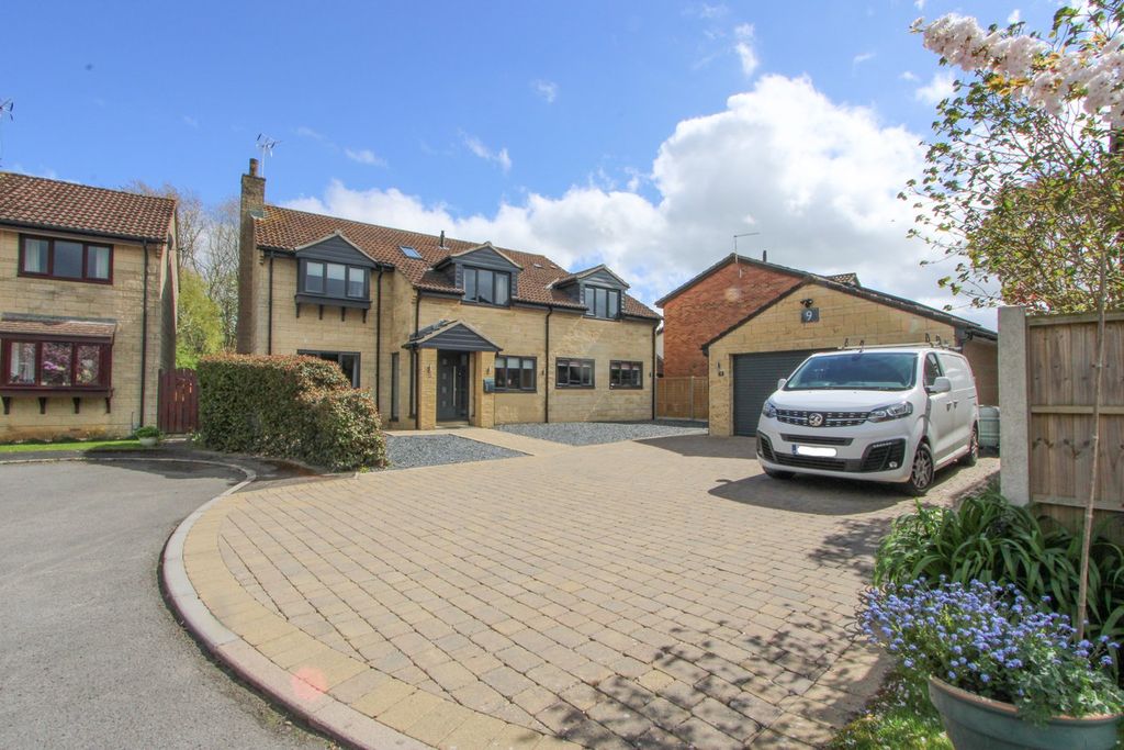 Property photo 1 of 33